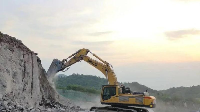 山推推土机成都代理商电话背后的行业考量